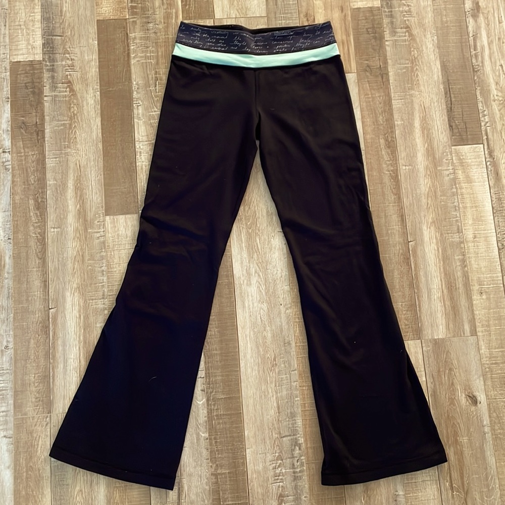 LULULEMON Black Groove Pant Flare Leggings Regular with Mint Green Waistband